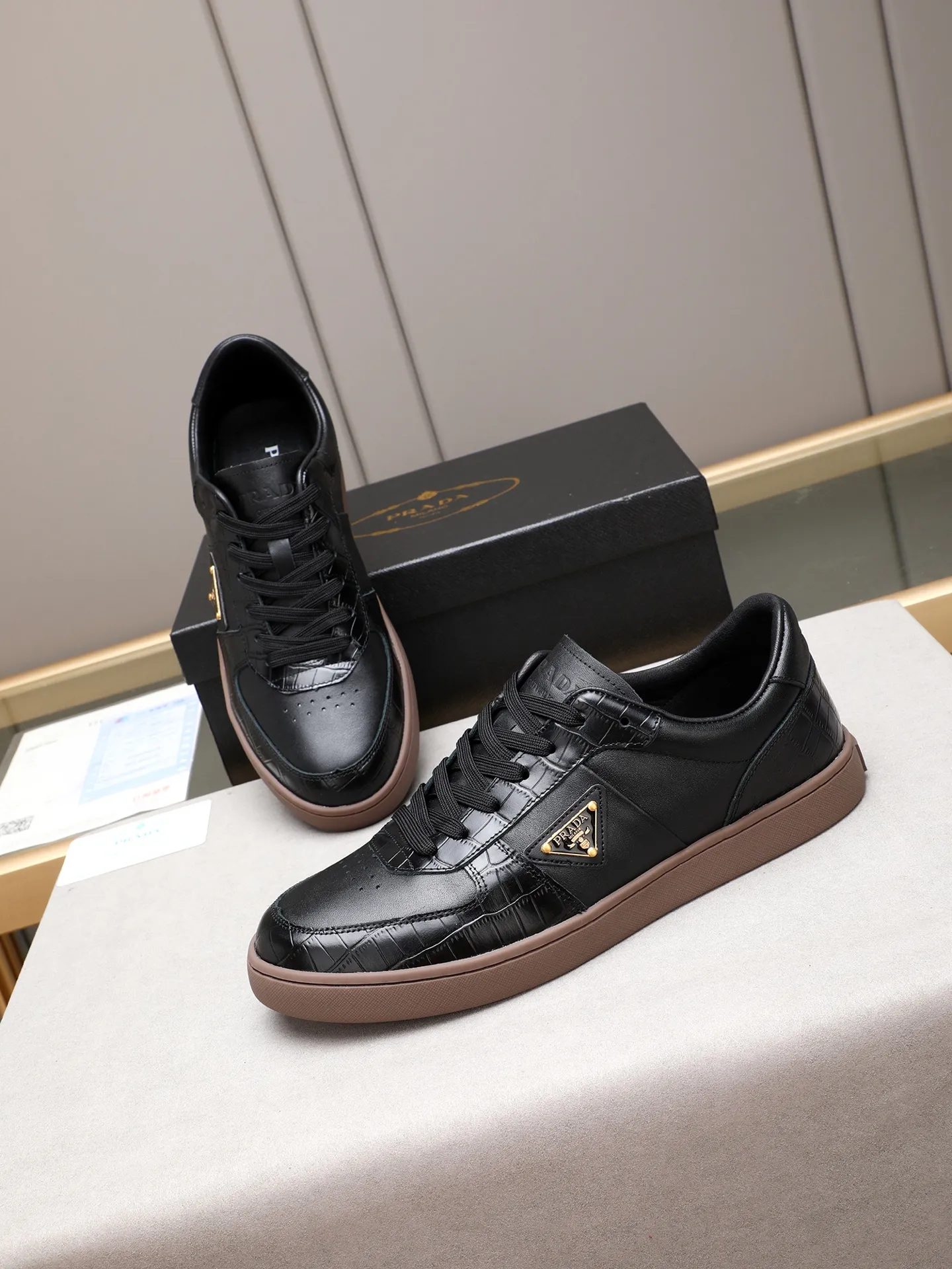 Men's shoes💰420💰 Brand: PRADA (Prada) Standard code: Men's code 38–44 (45 can be customized) Material: Original cowhide, breathable sheep lining Special outsole Style category: Men's fashionable casual sneakers Low-key luxury! Color: actual picture color
